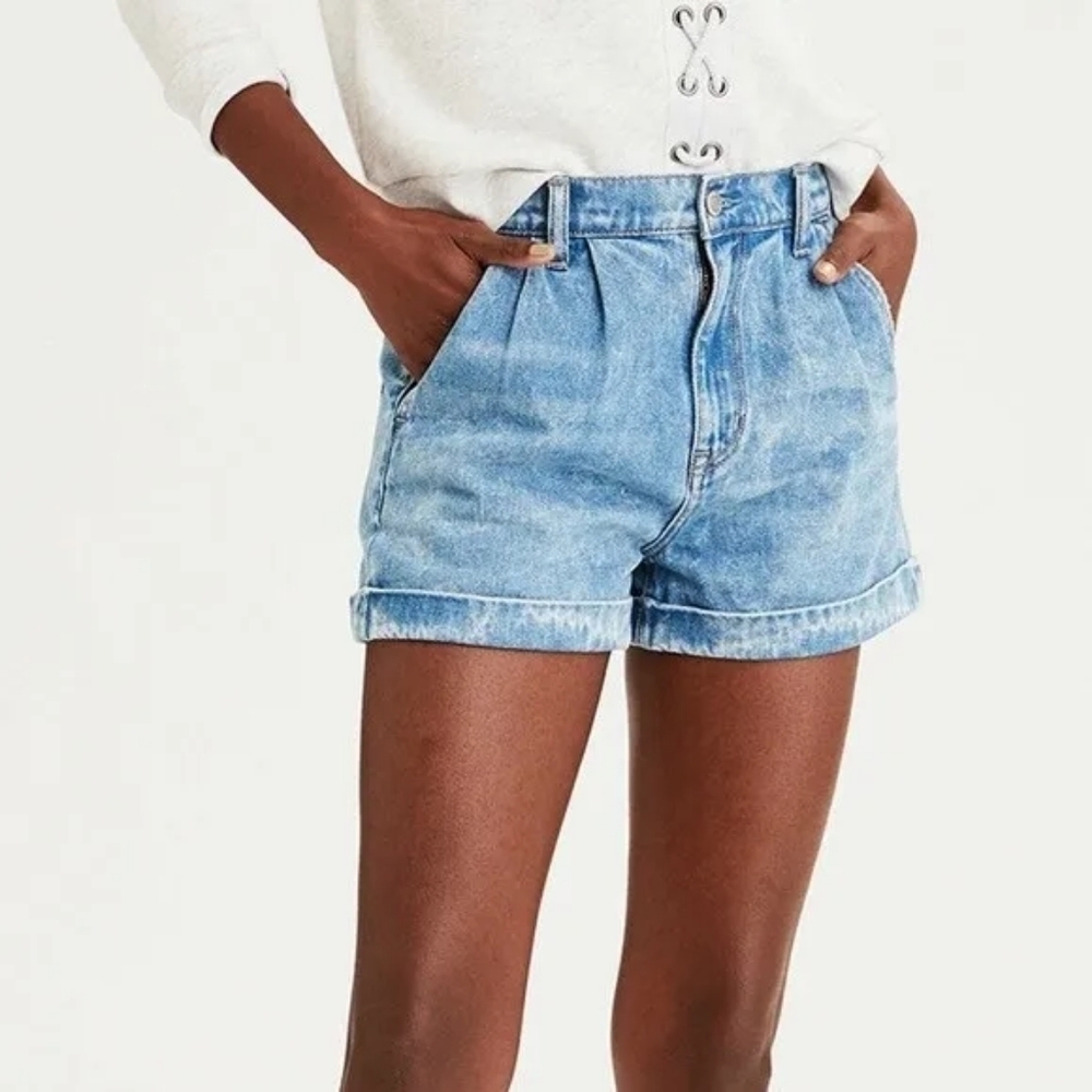 AMERICAN EAGLE Light Wash Cotton Casual Denim Mom Shorts Size 2